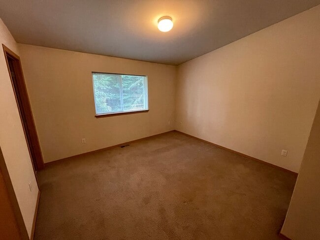 Building Photo - ***PENDING APPLICATION***Beautiful 5 Bedroom Home in Coupeville! Pet Friendly! $250 Move In Credit!