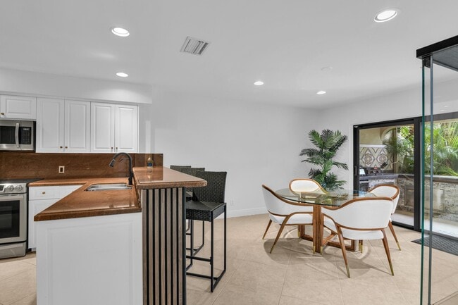 Building Photo - 753 Villa Portofino Cir