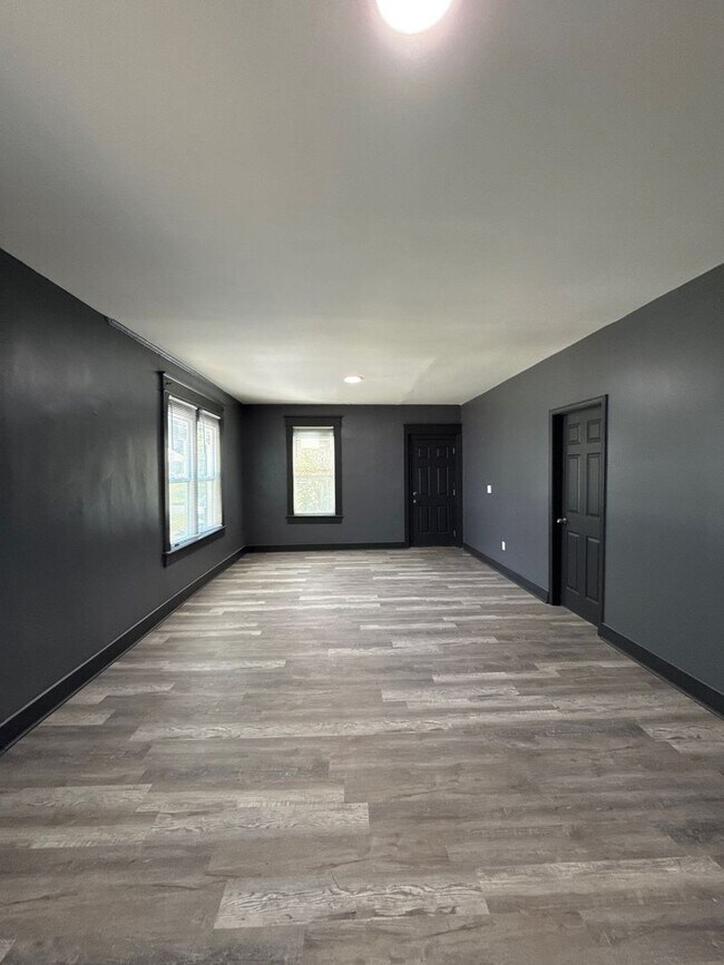 Building Photo - Fully Renovated Home in Berclair/Highland Heights – Section 8 Welcome!