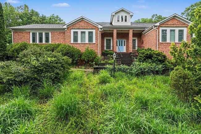 Building Photo - Ultimate Aviation Estate: Luxury 1-Level Living on 5+ Acres Near Downtown Fredericksburg