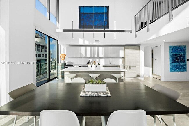 Building Photo - 121 NE 34th St