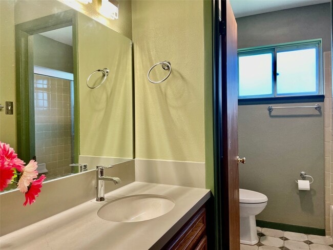 Building Photo - 2507 Lynn Dr