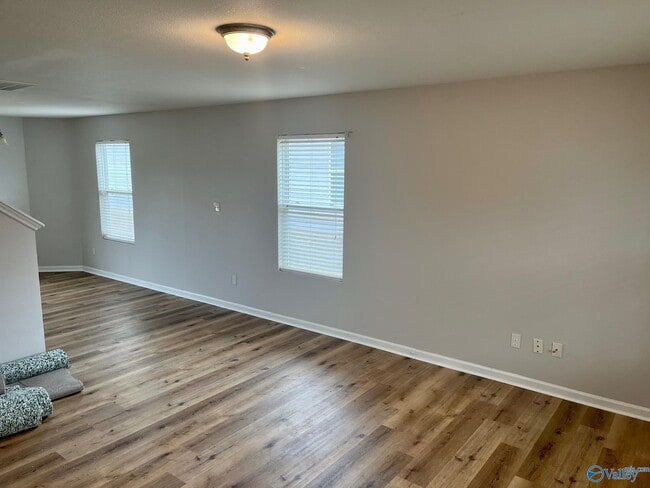 Building Photo - 193 Cloverbrook Dr