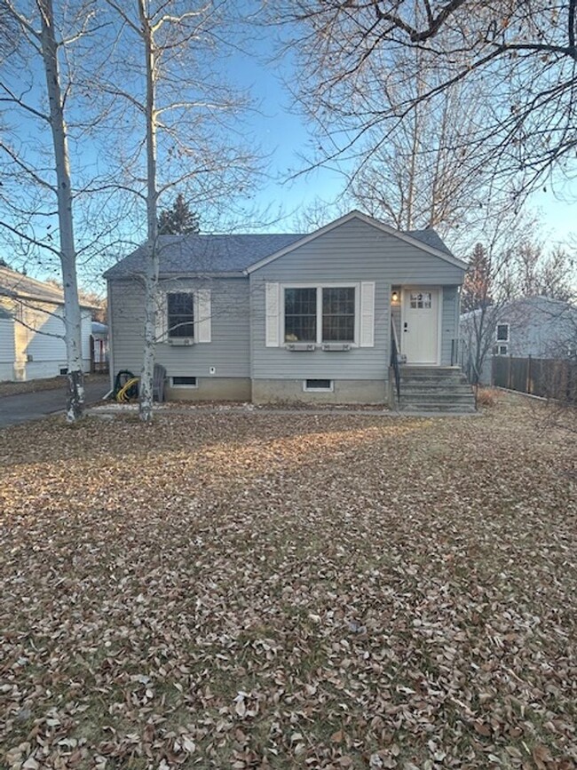 Building Photo - Charming 3-Bedroom Home in a Classic, Tree...