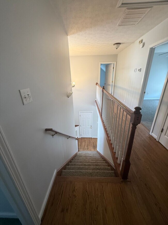 Building Photo - Great Location - Great Neighborhood - Grea...