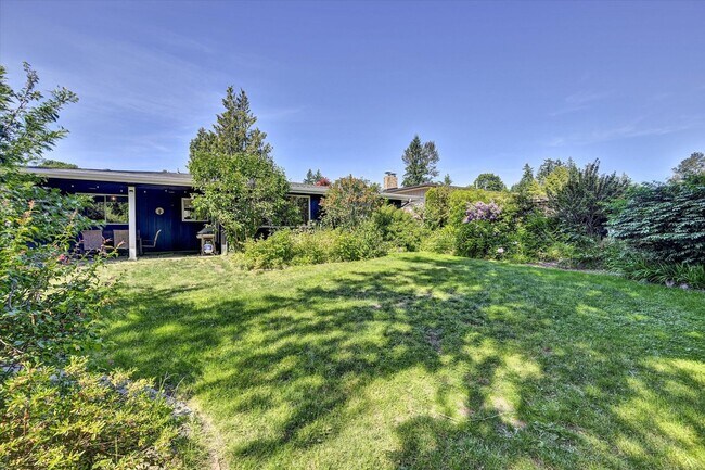Building Photo - 7/1 Kent East Hill 4 bedroom rambler with ...
