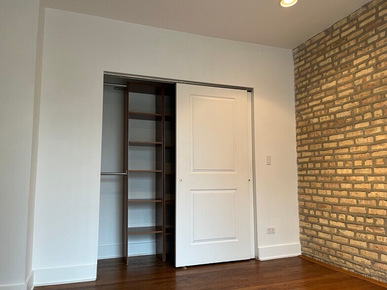 Building Photo - 5713 N Kimball Ave