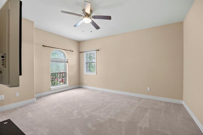 Building Photo - 2624 University Club Dr