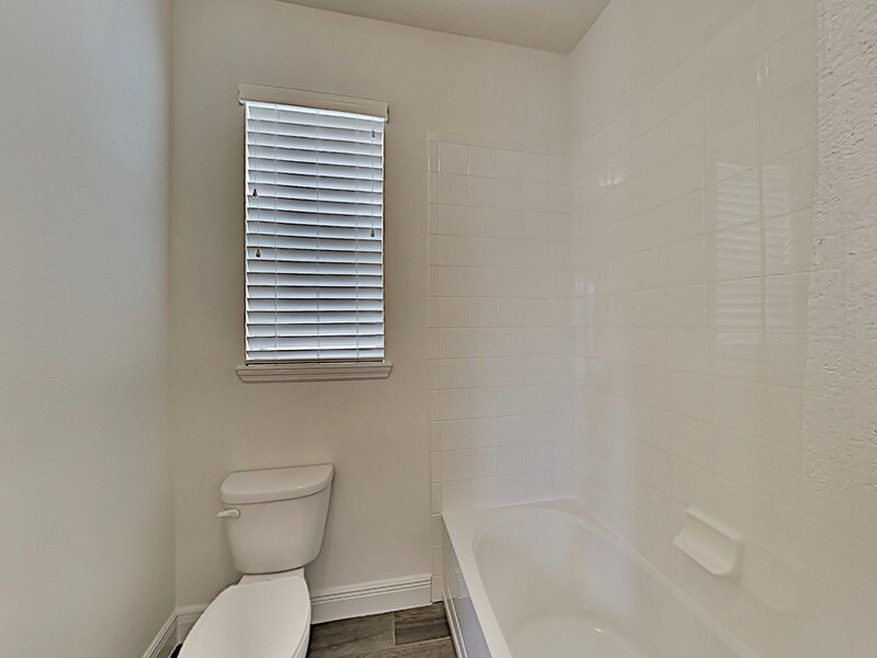 Building Photo - 8931 Lookout Pointe Dr