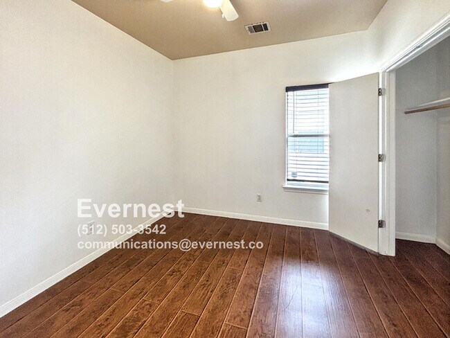 Building Photo - Charming 3-Bedroom Home in a Convenient Ne...