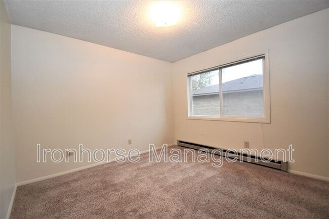 Building Photo - 515 S 15th Ave