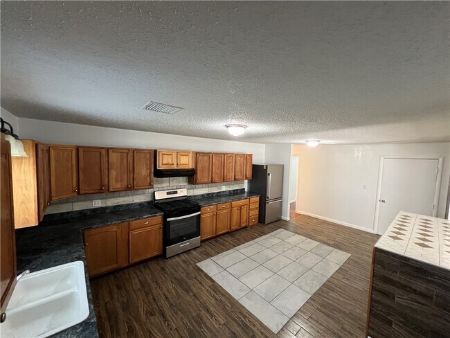 Building Photo - 851 S Jersey St