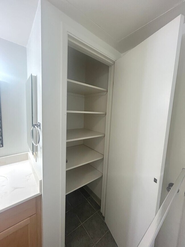 Building Photo - 11th Floor at Piikoi Plaza - Available Dec. 15, 2025