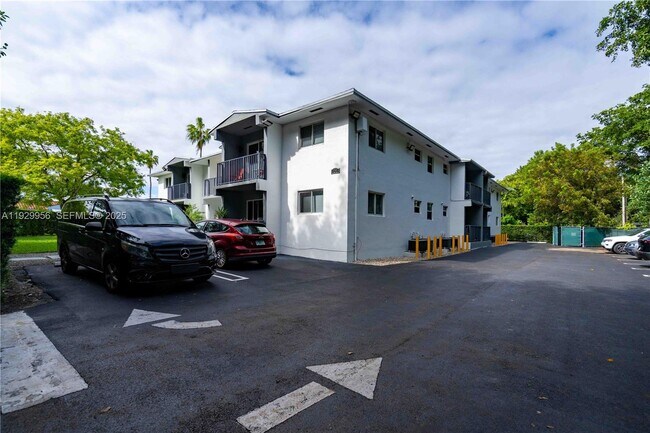 Building Photo - 465 NE 59th St