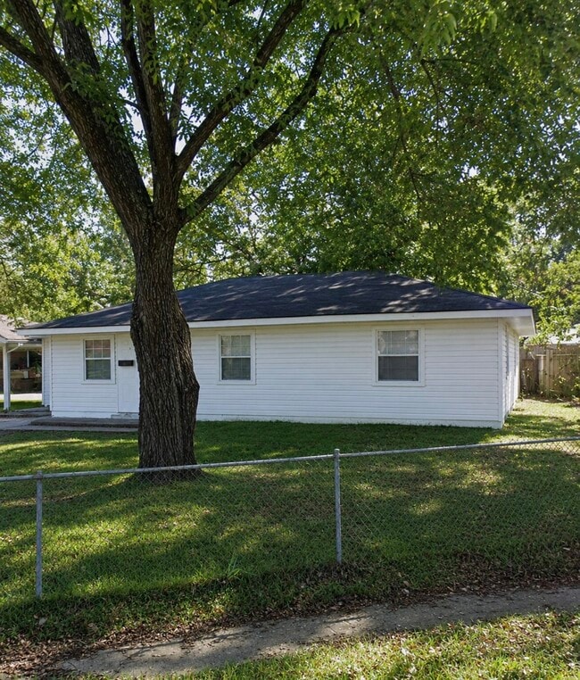 Building Photo - 6203 Quilen Blvd