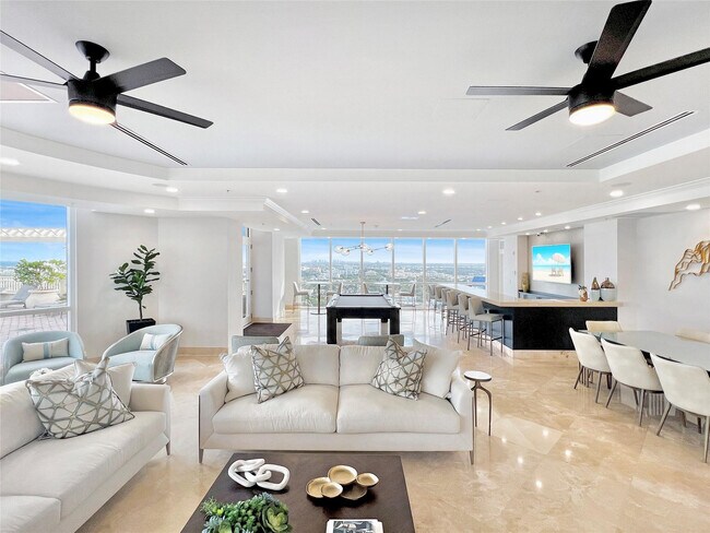 Building Photo - 511 SE 5 Ave