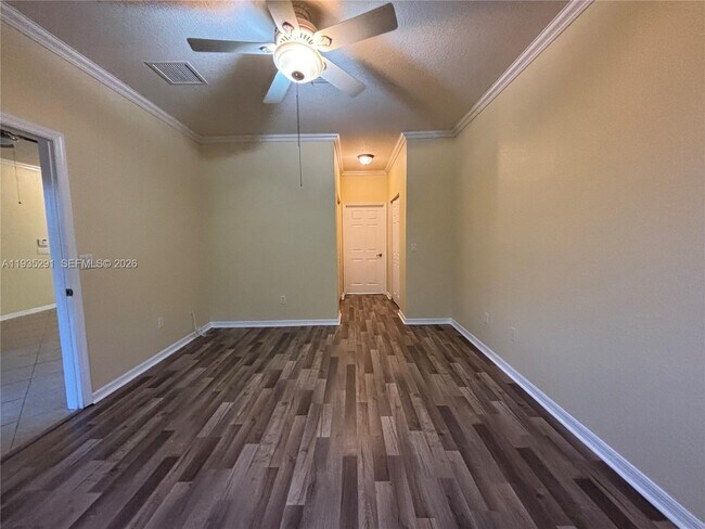 Building Photo - 9053 Plymouth Pl