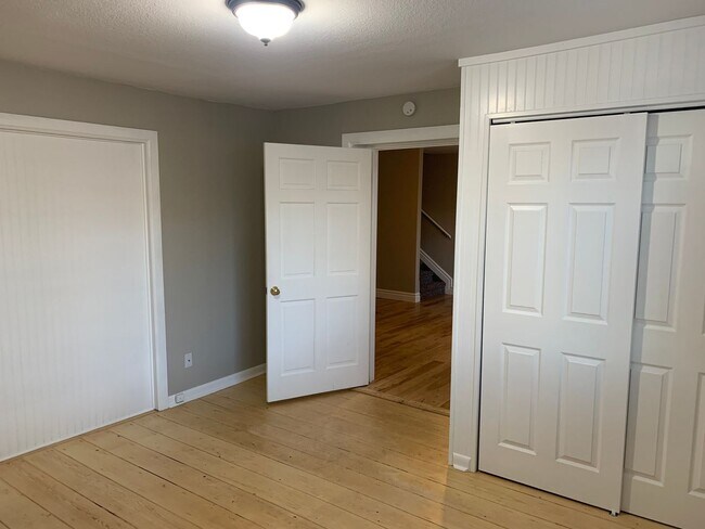 Building Photo - Stunning 4 Bed / 2 Bath Home in the Heart ...