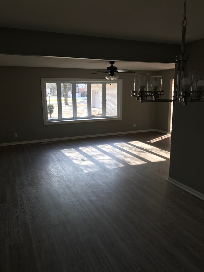 Building Photo - 435 E Woodlawn Pl