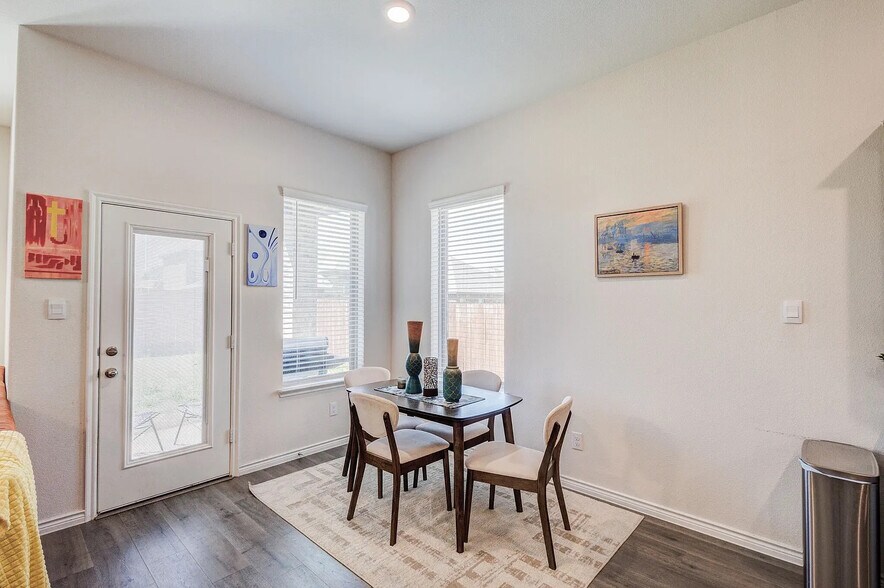 Building Photo - Room in House on Newby Ln