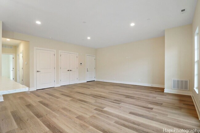 Building Photo - 319 S Glendale Ave