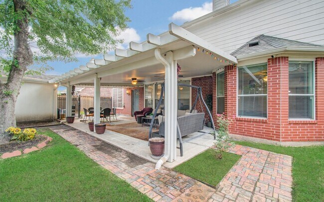 Building Photo - 12427 Shadycrest Dr