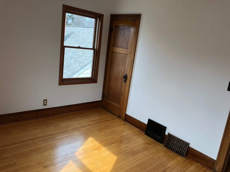 bedroom 2 and closet. - 623 S 60th St