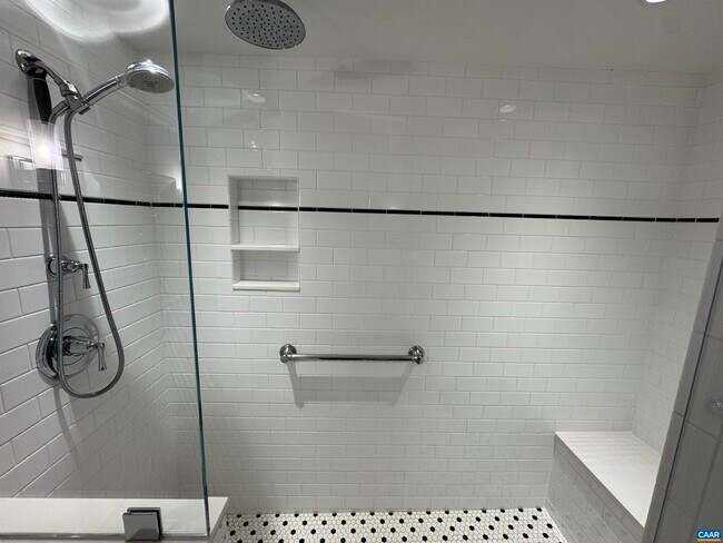 Building Photo - 500 Crestwood Dr