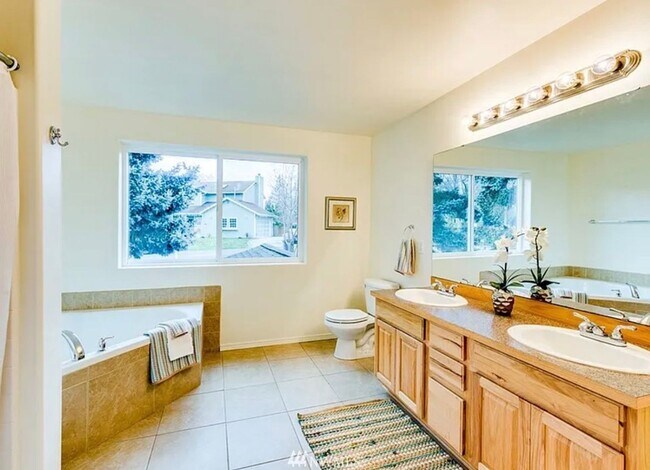 Building Photo - 8661 Sungate Pl NE