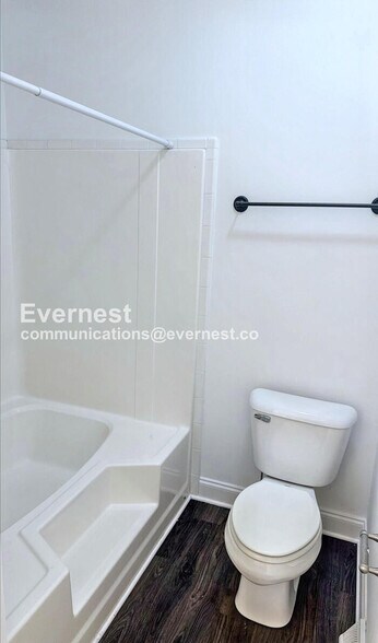 Building Photo - 1805 S Mayflower Dr