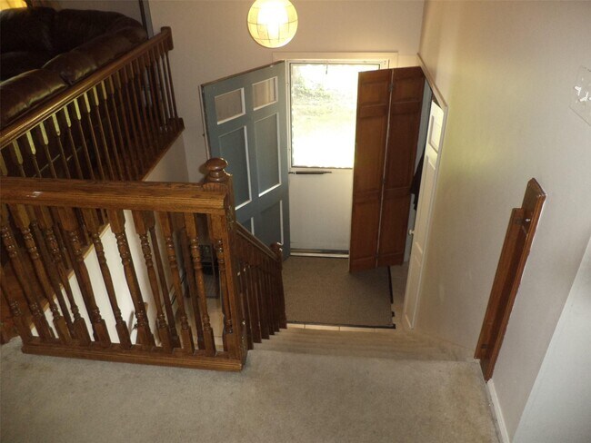 Building Photo - 18 Briarwood Ave
