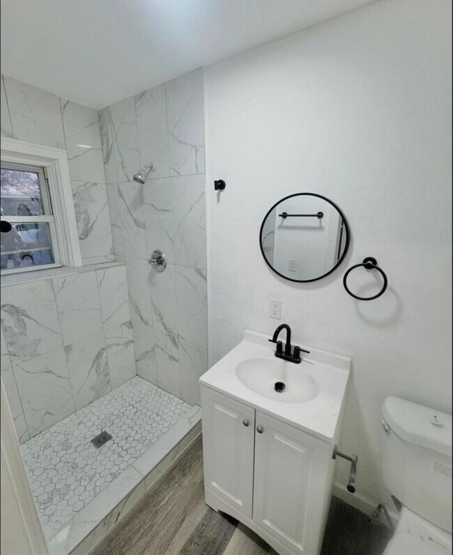 Building Photo - 207 Spring St