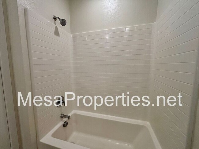 Building Photo - 3550 E Pollock St