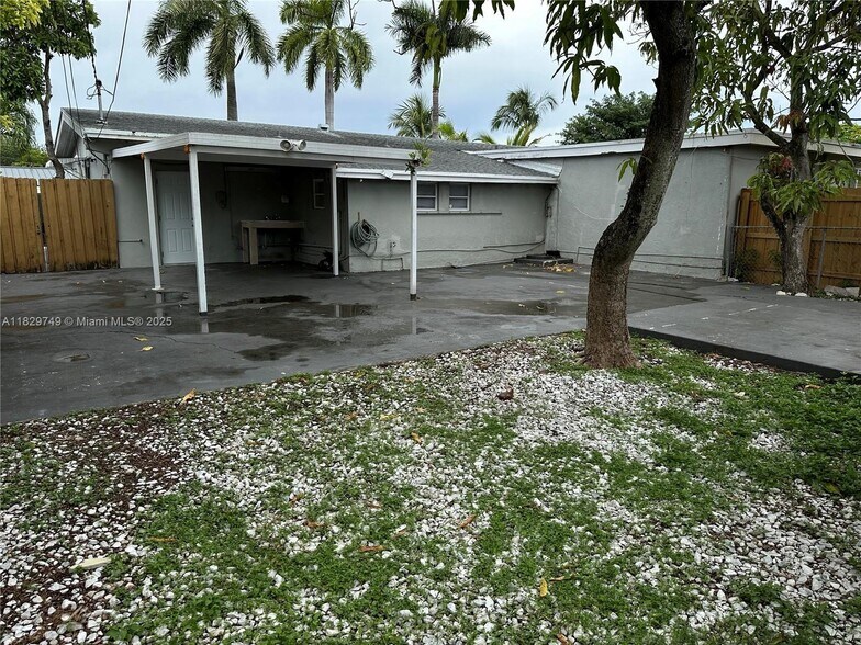 Building Photo - 9320 SW 46th Ter