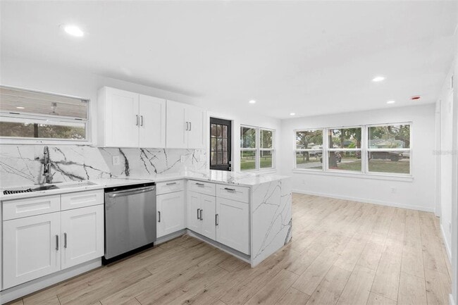 Building Photo - 715 W Bougainvillea Ave