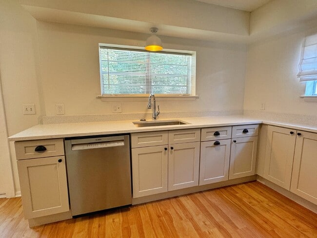 Building Photo - Newly remodeled Licolnville cottage in historic downtown St. Augustine