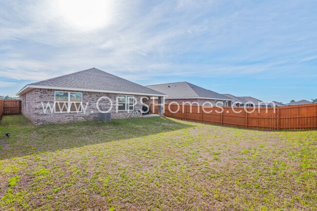 Building Photo - CRESTVIEW 4BED/2BATH - AVAILABLE JUNE 1ST!