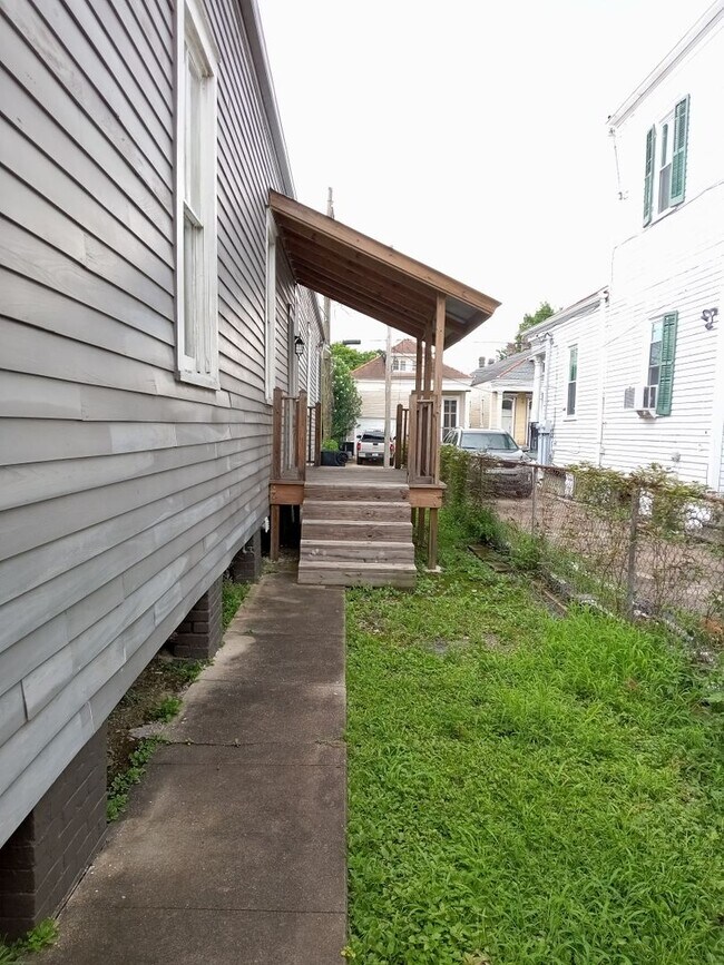 Building Photo - 315 S Cortez St