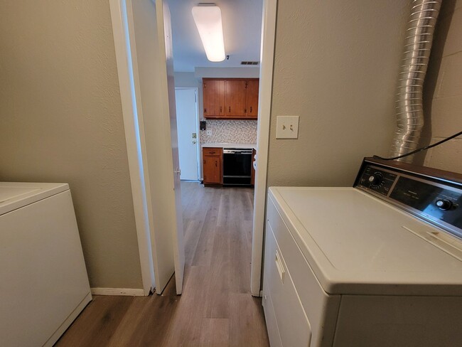 Building Photo - Beautiful remodeled 3 bed 2 bath!