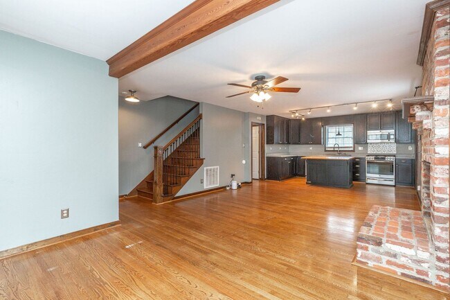 Building Photo - Serene Living in Chesterfield