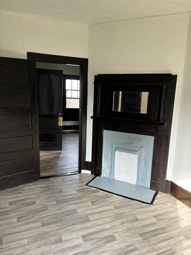 Building Photo - 907 S Johnson St