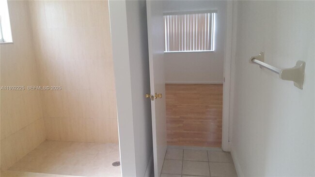 Building Photo - 11860 SW 92nd Ln