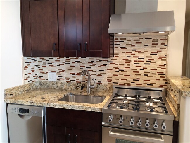 Unit F - 1105 N Milpas St