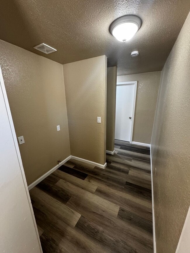Building Photo - APPLY FOR THIS BEAUTIFUL HOME TODAY!