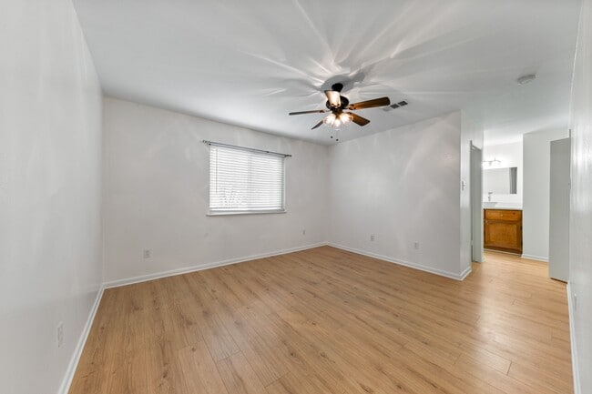 Building Photo - 701 Rosedale St