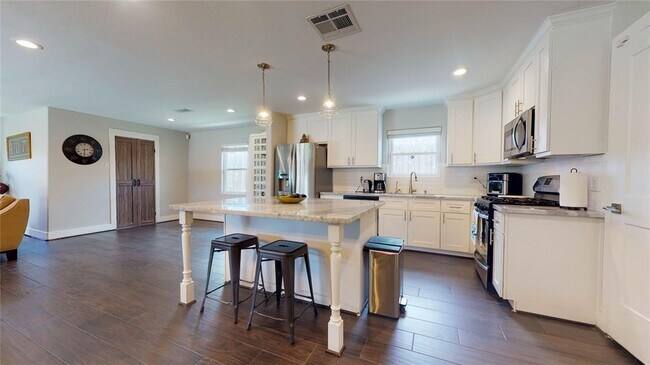 Building Photo - 3011 Larknolls Ln