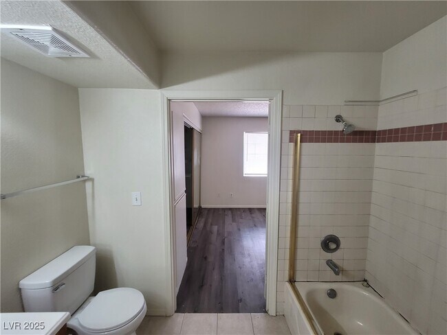 Building Photo - 1608 N Torrey Pines Dr