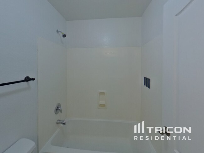 Building Photo - 42028 W Sunland Dr