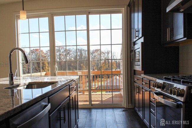 Building Photo - 601 Charleston Dr