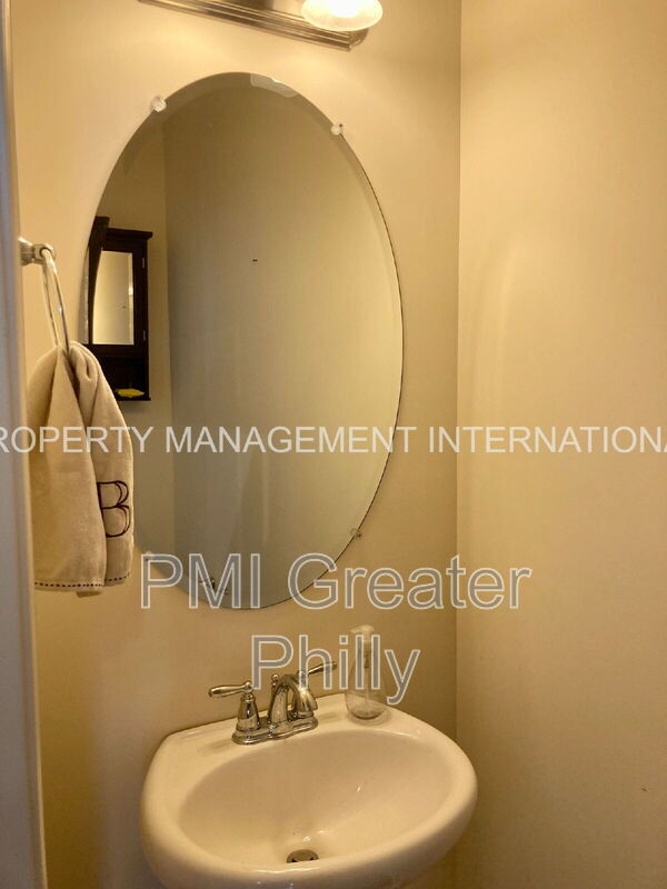 Building Photo - 106 Mercer Ct